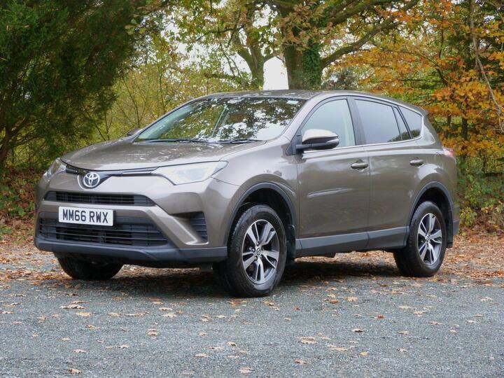 Toyota RAV4 2.0 D-4D Active Euro 6 (s/s) 5dr (Safety Sense)