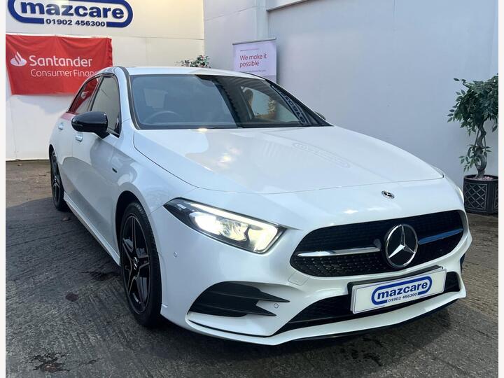 Mercedes-Benz A CLASS 1.3 A180 AMG Line Edition (Executive) 7G-DCT Euro 6 (s/s) 5dr Mercedes-Benz A CLASS 1.3 A180 AMG Line Edition (Executive) 7G-DCT Euro 6 (s/s) 5dr