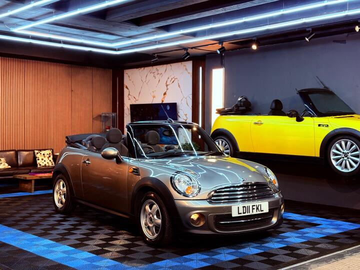 MINI Convertible 1.6 Cooper Euro 5 (s/s) 2dr