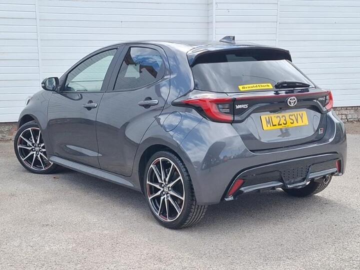 Toyota Yaris 1.5 VVT-h GR SPORT E-CVT Euro 6 (s/s) 5dr Toyota Yaris 1.5 VVT-h GR SPORT E-CVT Euro 6 (s/s) 5dr
