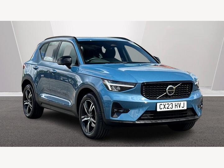 Volvo XC40 2.0 B3 MHEV Plus Dark DCT Auto Euro 6 (s/s) 5dr