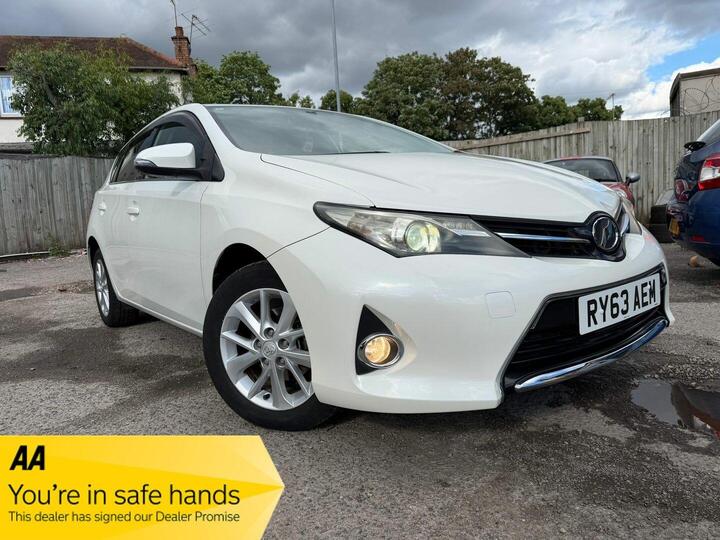 Toyota Auris 1.6 V-Matic Icon Plus Multidrive S Euro 5 5dr Toyota Auris 1.6 V-Matic Icon Plus Multidrive S Euro 5 5dr