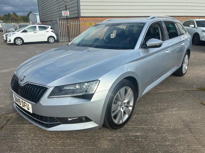 Skoda SUPERB 2.0 TDI SE L Executive Euro 6 (s/s) 5dr Skoda SUPERB 2.0 TDI SE L Executive Euro 6 (s/s) 5dr