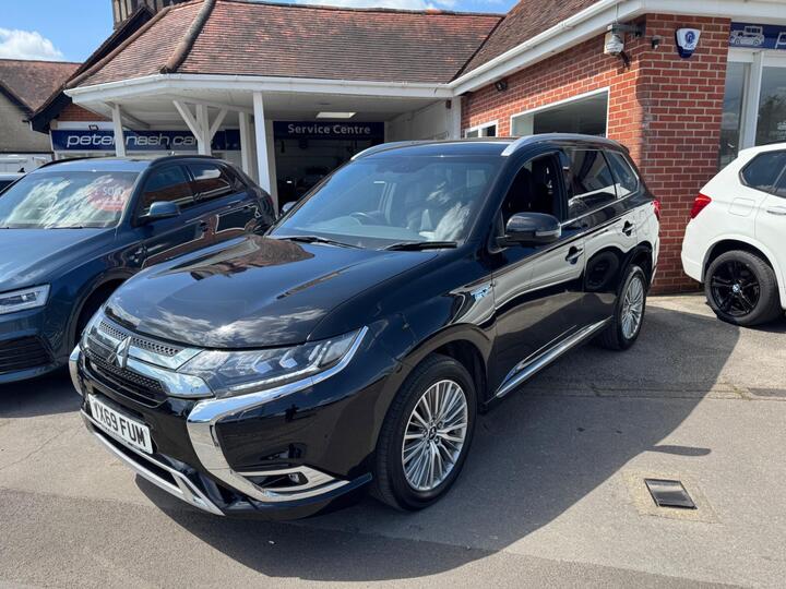 Mitsubishi Outlander 2.4h TwinMotor 13.8kWh 4h CVT 4WD Euro 6 (s/s) 5dr Mitsubishi Outlander 2.4h TwinMotor 13.8kWh 4h CVT 4WD Euro 6 (s/s) 5dr