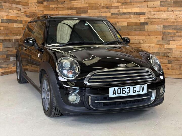 MINI Clubman 1.6 Cooper Estate 5dr Petrol Auto Euro 6 (122 Ps)