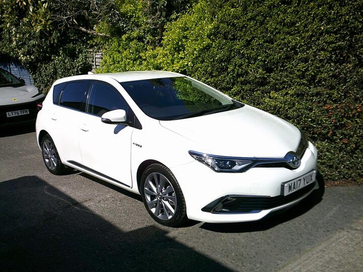 Toyota Auris 1.8 VVT-h Excel CVT Euro 6 (s/s) 5dr (Safety Sense) Toyota Auris 1.8 VVT-h Excel CVT Euro 6 (s/s) 5dr (Safety Sense)