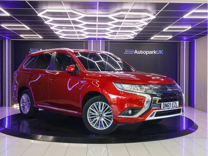 Mitsubishi OUTLANDER 2.4h TwinMotor 13.8kWh Dynamic Safety CVT 4WD Euro 6 (s/s) 5dr