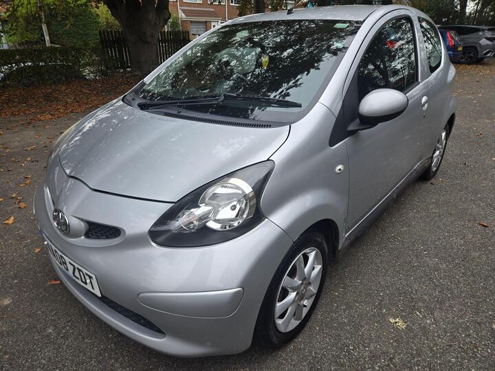 Toyota AYGO 1.0 VVT-i Platinum Euro 4 3dr Toyota AYGO 1.0 VVT-i Platinum Euro 4 3dr