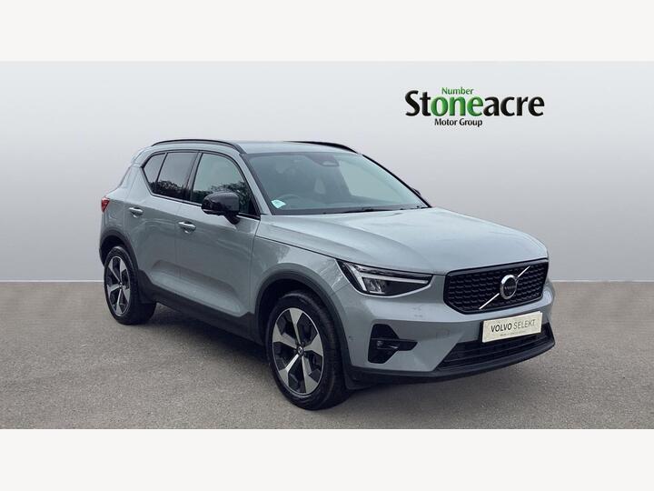 Volvo XC40 2.0 B3 MHEV Plus Dark DCT Auto Euro 6 (s/s) 5dr