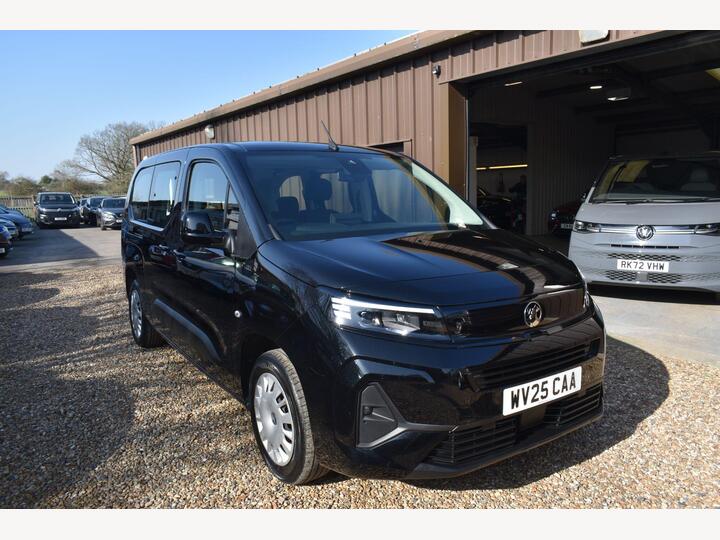 Vauxhall Combo Life Electric 52kWh Design XL MPV Auto 5dr (7.4kW Charger) Vauxhall Combo Life Electric 52kWh Design XL MPV Auto 5dr (7.4kW Charger)