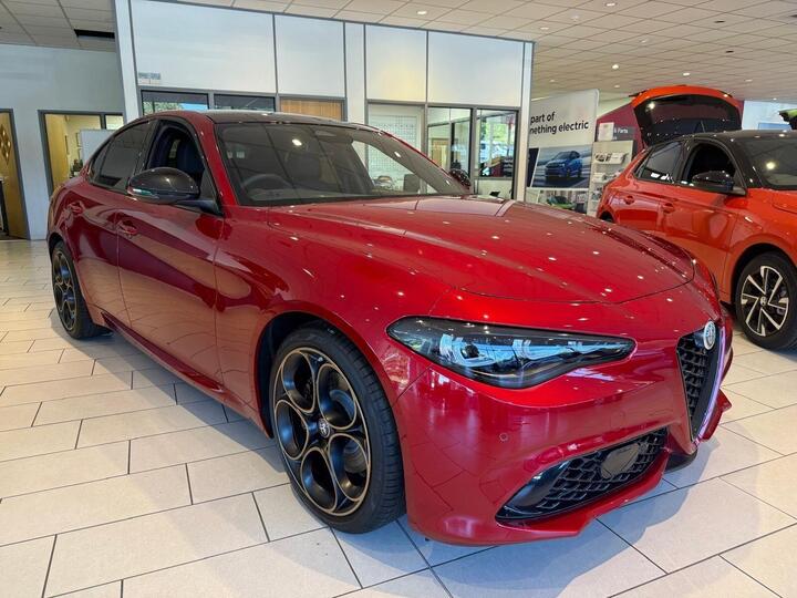 Alfa Romeo Giulia 2.0T Intensa Auto Euro 6 (s/s) 4dr