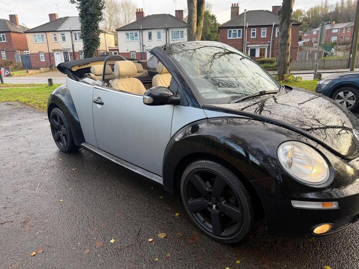 Volkswagen Beetle 2.0 S Cabriolet Auto Euro 4 2dr