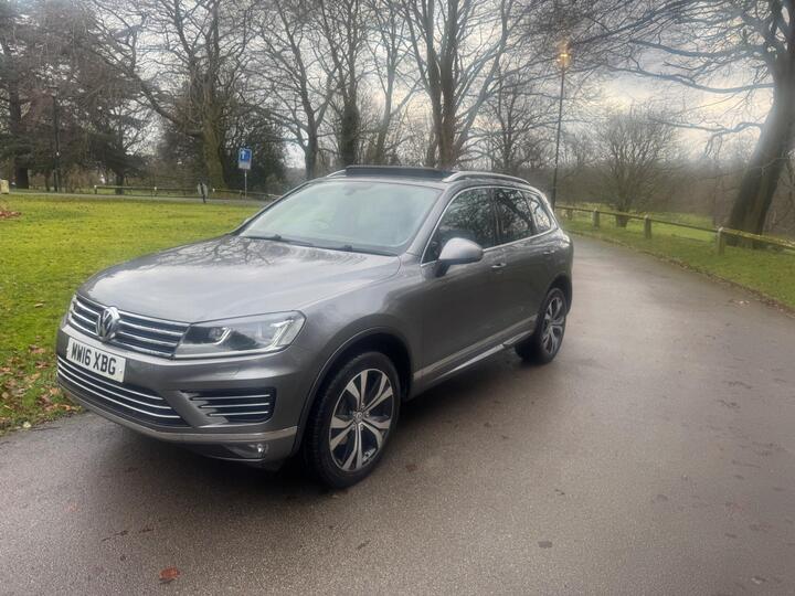 Volkswagen Touareg 3.0 TDI V6 BlueMotion Tech R-Line Tiptronic 4WD Euro 6 (s/s) 5dr Volkswagen Touareg 3.0 TDI V6 BlueMotion Tech R-Line Tiptronic 4WD Euro 6 (s/s) 5dr