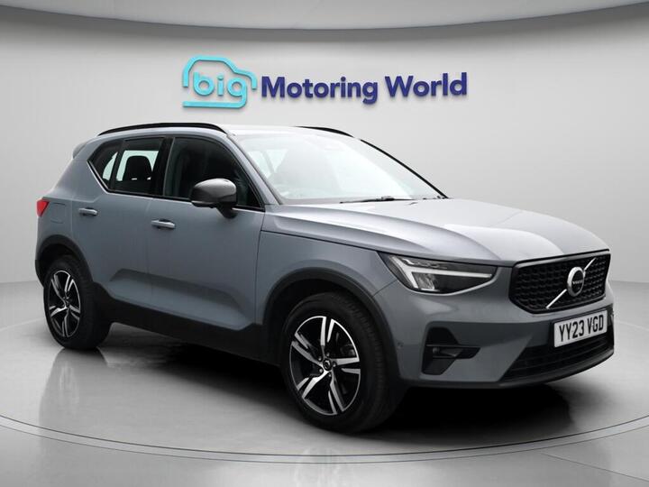 Volvo XC40 2.0 B3 MHEV Plus Dark DCT Auto Euro 6 (s/s) 5dr