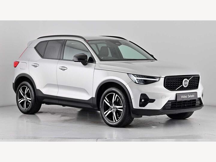 Volvo XC40 2.0 B3 MHEV Plus Dark DCT Auto Euro 6 (s/s) 5dr