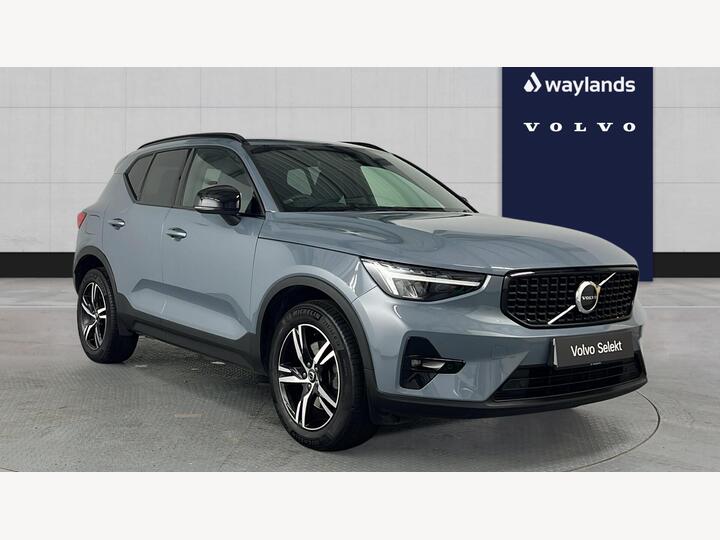 Volvo XC40 2.0 B3 MHEV Plus Dark DCT Auto Euro 6 (s/s) 5dr