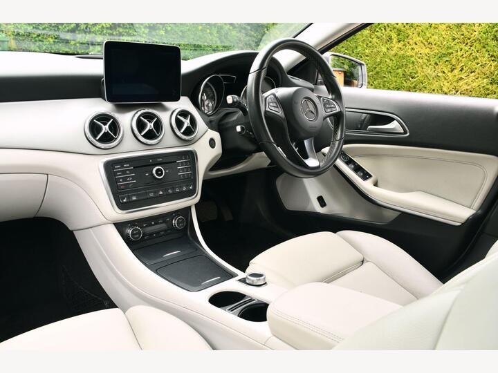 Mercedes-Benz GLA 2.0 GLA250 Sport (Premium) 7G-DCT 4MATIC Euro 6 (s/s) 5dr
