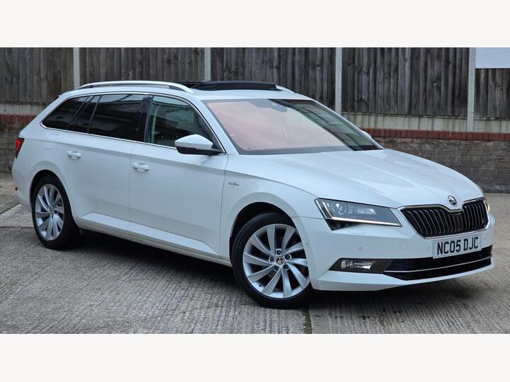 Skoda Superb 2.0 TSI Laurin & Klement DSG Euro 6 (s/s) 5dr Skoda Superb 2.0 TSI Laurin & Klement DSG Euro 6 (s/s) 5dr