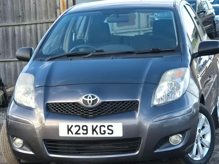 Toyota Yaris 1.33 Dual VVT-i T Spirit Euro 5 (s/s) 5dr Toyota Yaris 1.33 Dual VVT-i T Spirit Euro 5 (s/s) 5dr