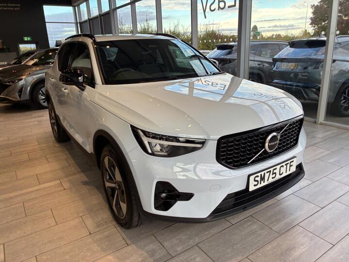 Volvo XC40 2.0 B4 MHEV Plus Dark DCT Auto Euro 6 (s/s) 5dr