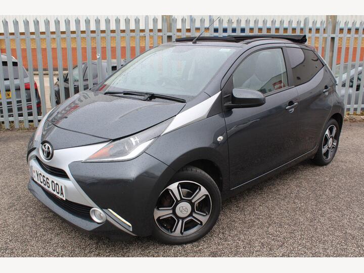 Toyota AYGO 1.0 VVT-i X-clusiv3 Funroof X-shift Euro 6 5dr (Safety Sense)