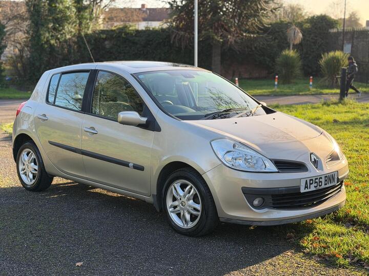 Renault Clio 1.6 VVT Privilege 5dr