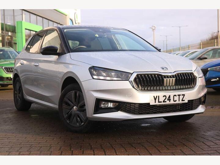 Skoda Fabia 1.0 MPI Colour Edition Euro 6 (s/s) 5dr Skoda Fabia 1.0 MPI Colour Edition Euro 6 (s/s) 5dr