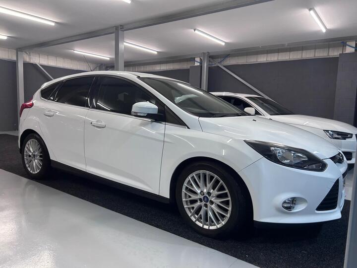 Ford Focus 1.0T EcoBoost Zetec Euro 5 (s/s) 5dr