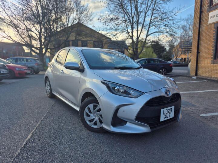 Toyota Yaris 1.5 VVT-h Icon E-CVT Euro 6 (s/s) 5dr Toyota Yaris 1.5 VVT-h Icon E-CVT Euro 6 (s/s) 5dr
