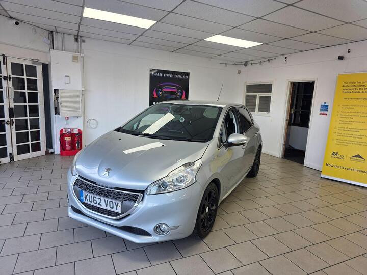 Peugeot 208 1.2 VTi Allure Euro 5 5dr