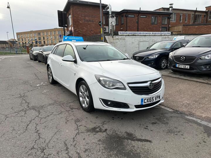 Vauxhall Insignia 1.6 CDTi EcoFLEX SRi Nav Sports Tourer Euro 6 (s/s) 5dr Vauxhall Insignia 1.6 CDTi EcoFLEX SRi Nav Sports Tourer Euro 6 (s/s) 5dr