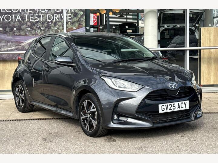 Toyota Yaris 1.5 VVT-h Design E-CVT Euro 6 (s/s) 5dr