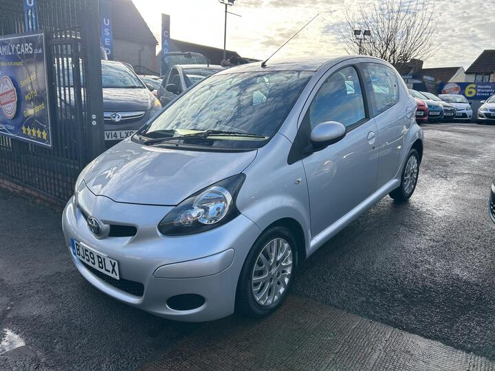 Toyota AYGO 1.0 VVT-i Platinum Euro 4 5dr Toyota AYGO 1.0 VVT-i Platinum Euro 4 5dr