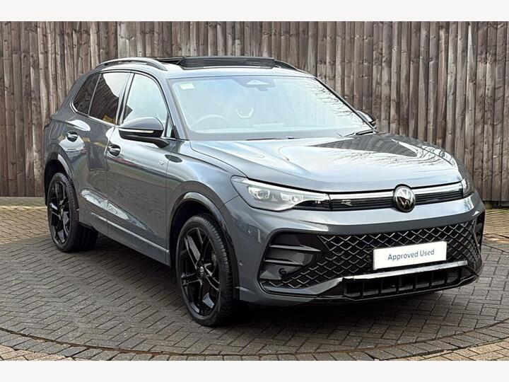 Volkswagen Tiguan 1.5 TSI EHybrid 19.7kWh R-Line DSG Euro 6 (s/s) 5dr Volkswagen Tiguan 1.5 TSI EHybrid 19.7kWh R-Line DSG Euro 6 (s/s) 5dr