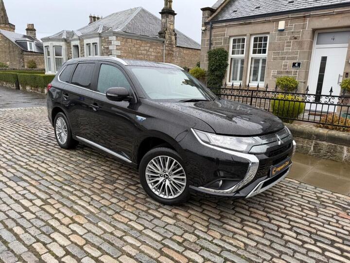 Mitsubishi OUTLANDER 2.4h TwinMotor 13.8kWh Dynamic SUV 5dr Petrol Plug-in Hybrid CVT 4WD Euro 6 (s/s) (224 Ps) Mitsubishi OUTLANDER 2.4h TwinMotor 13.8kWh Dynamic SUV 5dr Petrol Plug-in Hybrid CVT 4WD Euro 6 (s/s) (224 Ps)