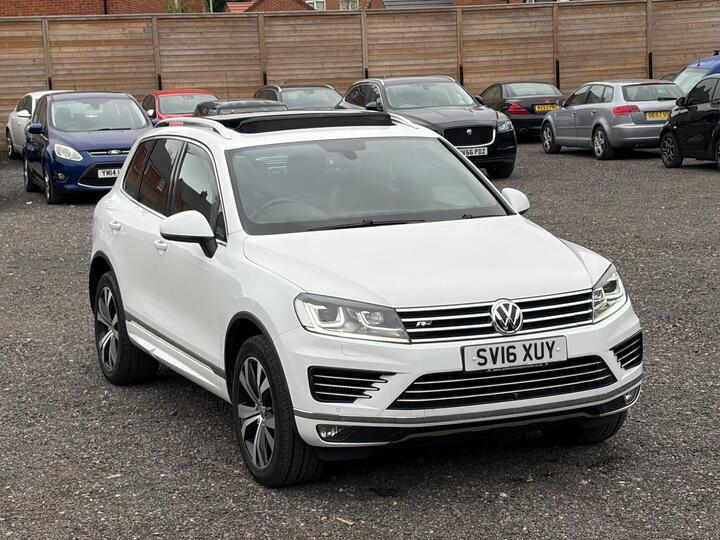 Volkswagen Touareg 3.0 TDI V6 BlueMotion Tech R-Line Tiptronic 4WD Euro 6 (s/s) 5dr Volkswagen Touareg 3.0 TDI V6 BlueMotion Tech R-Line Tiptronic 4WD Euro 6 (s/s) 5dr