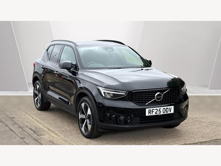 Volvo XC40 2.0 B3 MHEV Plus Dark DCT Auto Euro 6 (s/s) 5dr