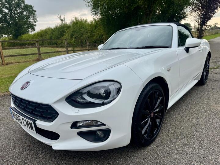 Fiat 124 Spider 1.4 MultiAir Lusso Plus Euro 6 2dr Fiat 124 Spider 1.4 MultiAir Lusso Plus Euro 6 2dr