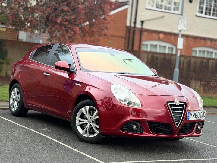 Alfa Romeo Giulietta 1.4 TB MultiAir Lusso Euro 5 (s/s) 5dr Alfa Romeo Giulietta 1.4 TB MultiAir Lusso Euro 5 (s/s) 5dr