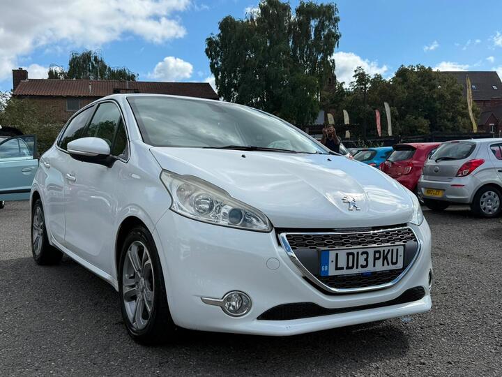 Peugeot 208 1.4 HDi Allure Euro 5 5dr
