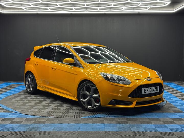 Ford Focus 2.0T EcoBoost ST-2 Euro 5 (s/s) 5dr