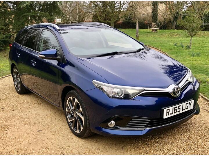 Toyota Auris 1.2 VVT-i Design Touring Sports Euro 6 (s/s) 5dr Toyota Auris 1.2 VVT-i Design Touring Sports Euro 6 (s/s) 5dr