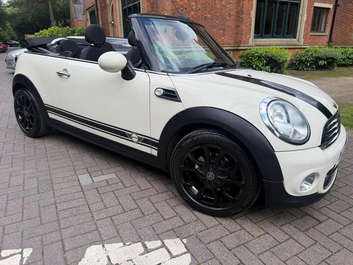 MINI Convertible 1.6 Cooper Steptronic Euro 5 2dr MINI Convertible 1.6 Cooper Steptronic Euro 5 2dr