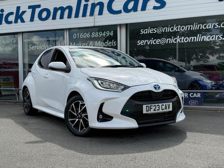 Toyota Yaris 1.5 VVT-h Design E-CVT Euro 6 (s/s) 5dr