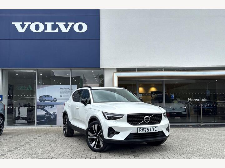 Volvo XC40 2.0 B4 MHEV Ultra Dark DCT Auto Euro 6 (s/s) 5dr