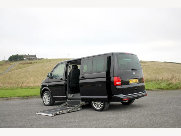 Volkswagen CARAVELLE DIESEL MPV 2.0 TDI BlueMotion Tech Executive DSG Euro 5 (s/s) 5dr Volkswagen CARAVELLE DIESEL MPV 2.0 TDI BlueMotion Tech Executive DSG Euro 5 (s/s) 5dr