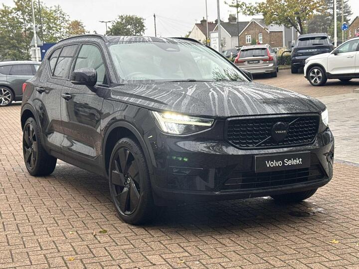 Volvo XC40 2.0 B4 MHEV Plus Black Edition DCT Auto Euro 6 (s/s) 5dr