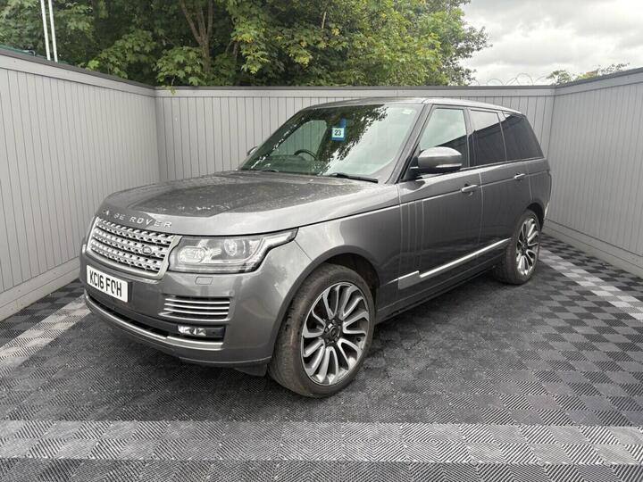 Land Rover RANGE ROVER 3.0 TD V6 Autobiography Auto 4WD Euro 6 (s/s) 5dr Land Rover RANGE ROVER 3.0 TD V6 Autobiography Auto 4WD Euro 6 (s/s) 5dr