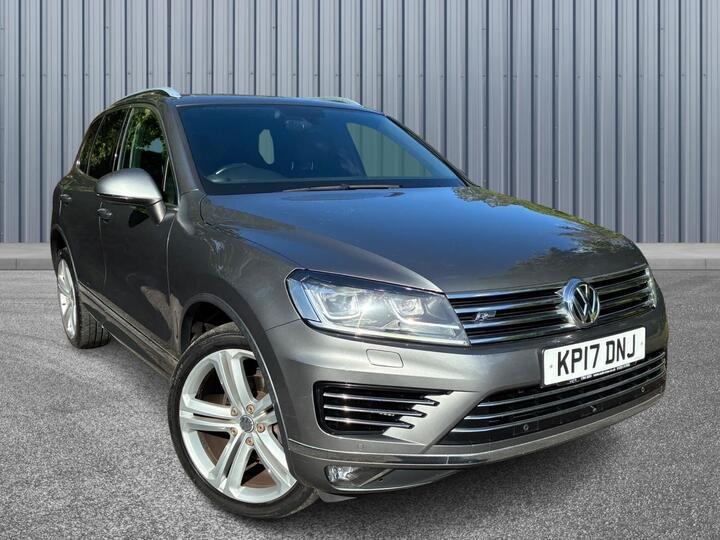 Volkswagen Touareg 3.0 TDI V6 BlueMotion Tech R-Line Plus Tiptronic 4WD Euro 6 (s/s) 5dr Volkswagen Touareg 3.0 TDI V6 BlueMotion Tech R-Line Plus Tiptronic 4WD Euro 6 (s/s) 5dr