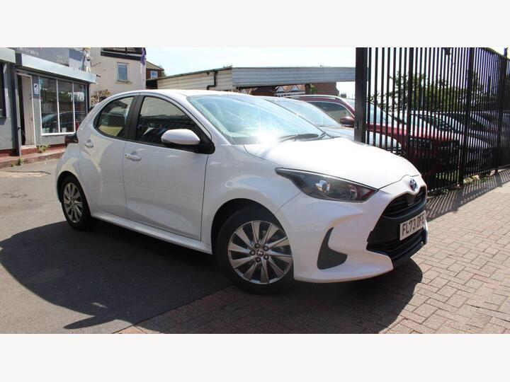 Toyota YARIS 1.5 VVT-h Icon E-CVT Euro 6 (s/s) 5dr